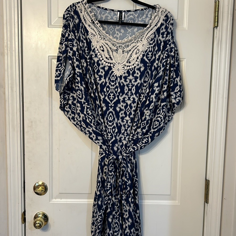 Very cute navy and cream dress, size 2X